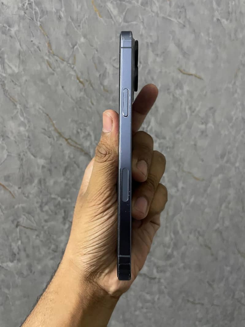 iphone 13max 4