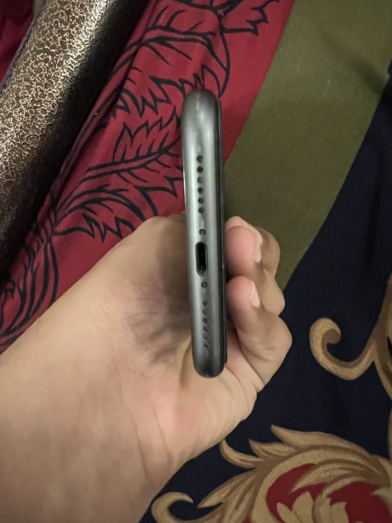 iPhone 11 3
