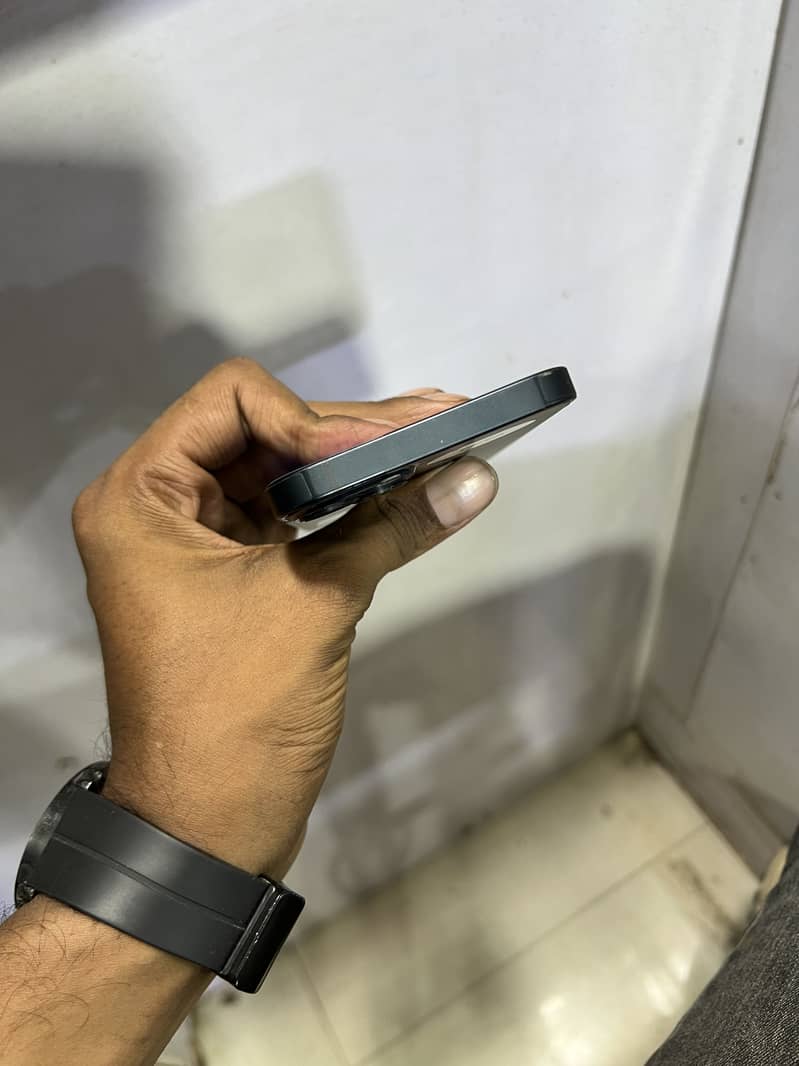 IPHONE 13 4