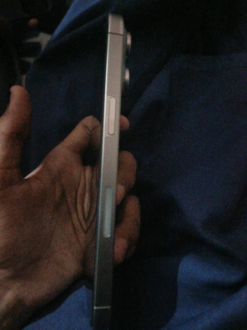 iPhone 15 Pro Max 2
