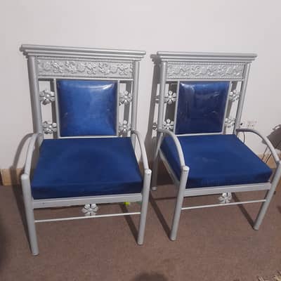 Iron sofa set with round table 4 years old