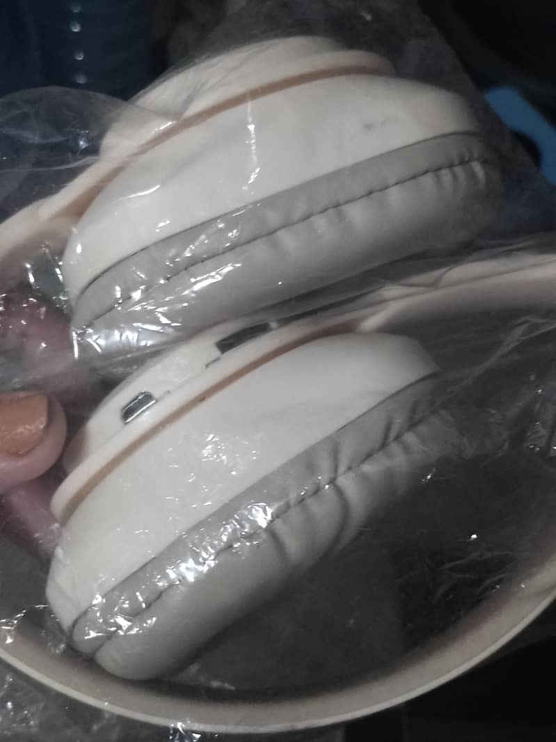 Bluetooth Headphone 1