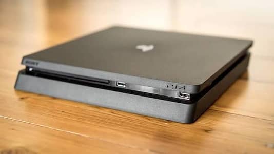 Sony ps4 with 4 games