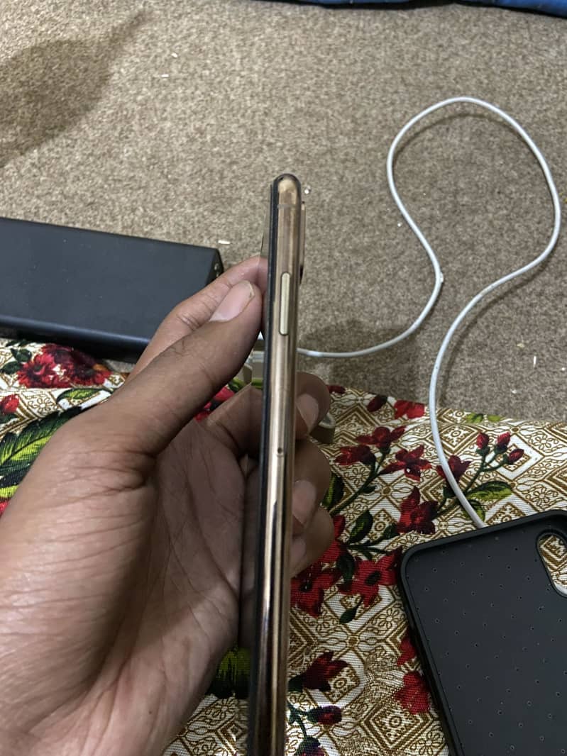 iPhone XS Max 6