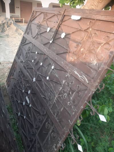 iron main gate 10fit best condition or 3 room door