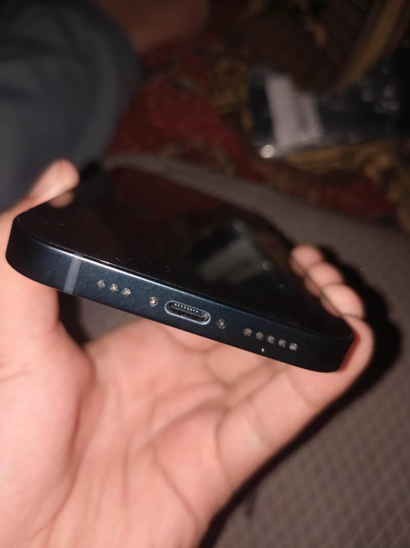 iPhone 13 4