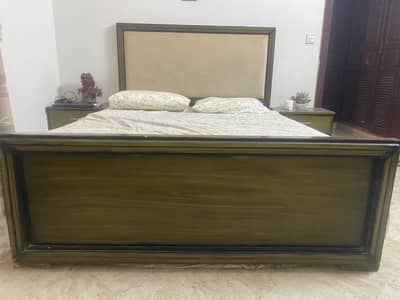 queen bed wooden foam