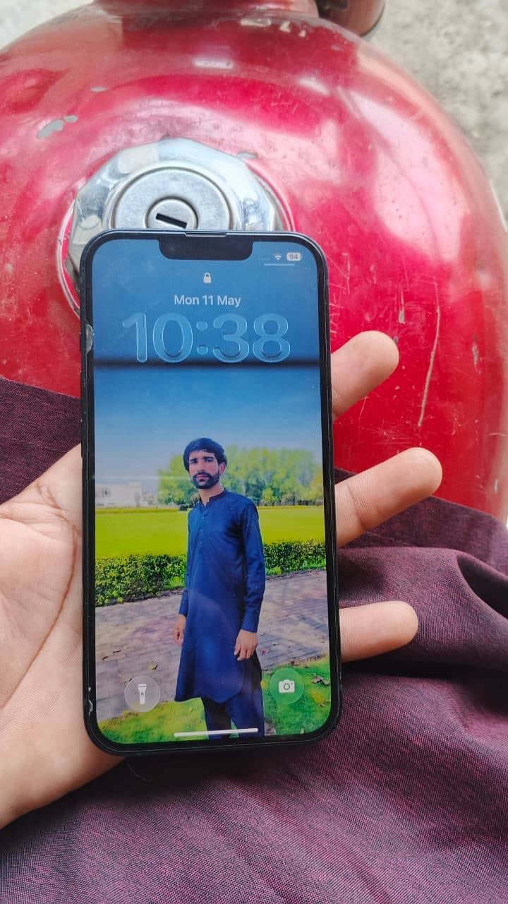 iPhone 13 3