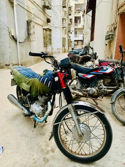 UNITED 125 Karachi Number