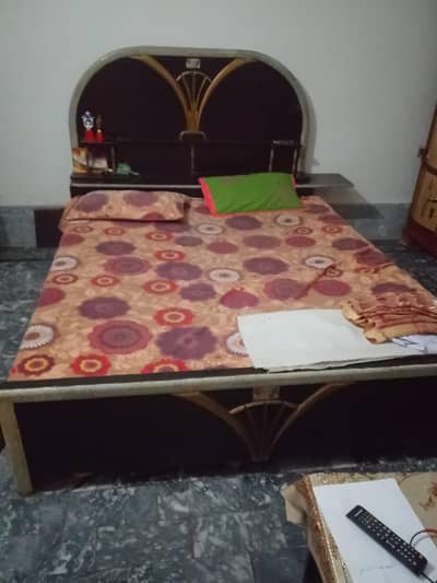 Bed set with dressing urgent sale