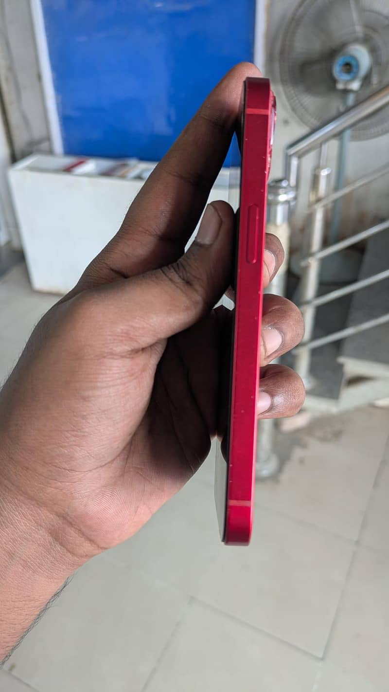 iPhone 13 4