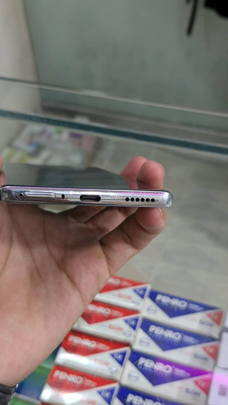 techno comon 40pro 8/256 1