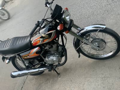Honda CG 125 2022 just 5300 driven original 0/3/0/5/7/9/7/5/6/5/9