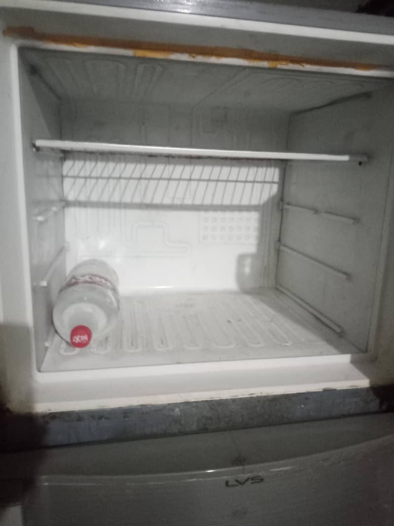 ایک عدد فرج ڈالنس استعمال شدہ 1