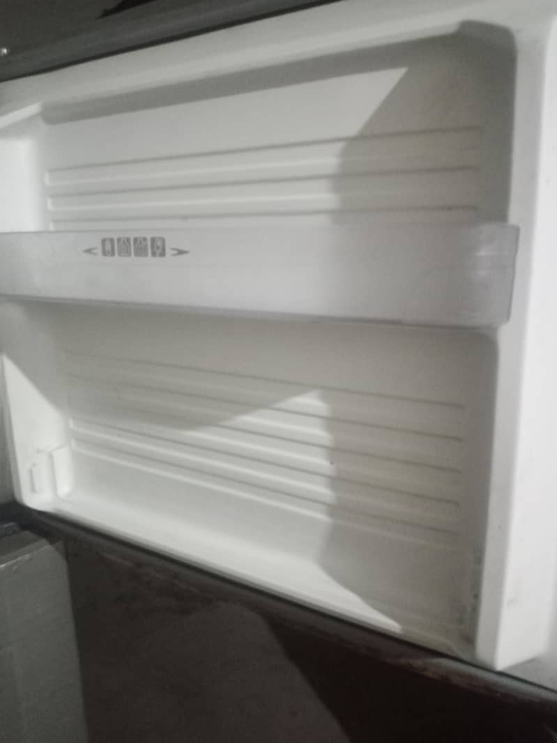 ایک عدد فرج ڈالنس استعمال شدہ 2
