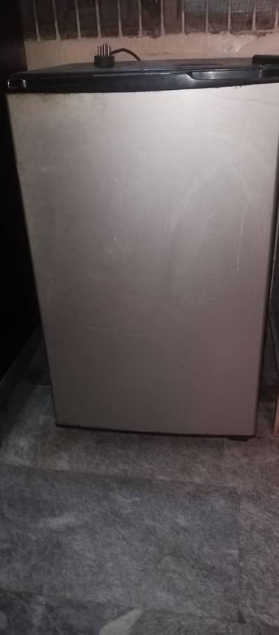office size Dawlance refrigerator 8/10 condition   03007319585