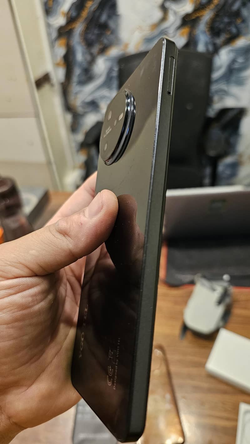 Vgotel Note 24. Lush Condition (Panel Changed) 3