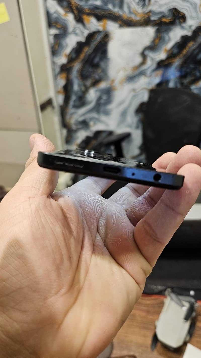 Vgotel Note 24. Lush Condition (Panel Changed) 6