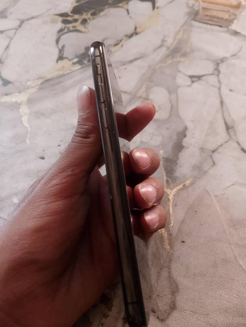 iphone xs 4