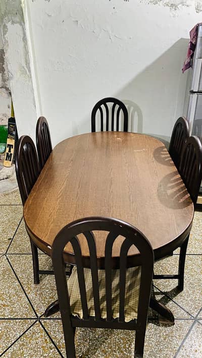 DINING TABLE FOR SALE!