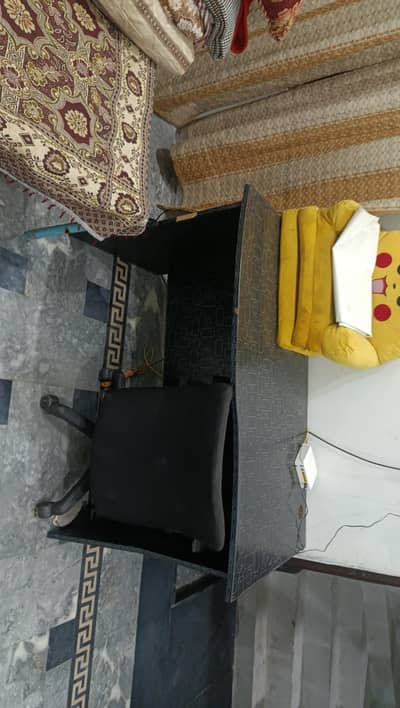 office computer and laptop table