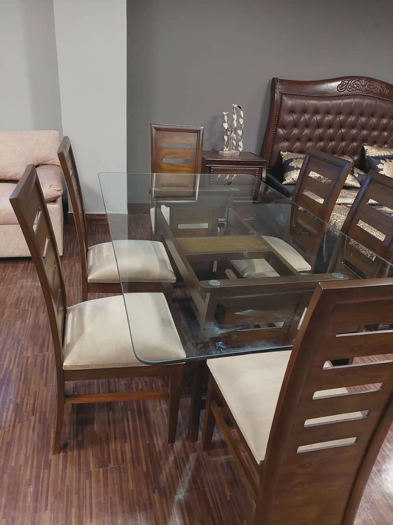 Dining Table 0