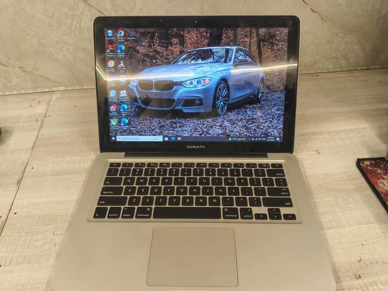 APPLE MAC BOOK PRO 0