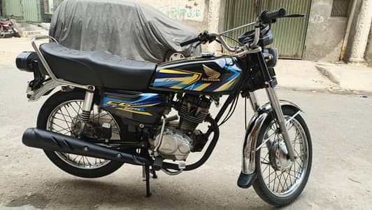 HONDA 125 BLACK COLOR 2020 MODEL CONDITION 10/10 1.4 LAKH 03094877618
