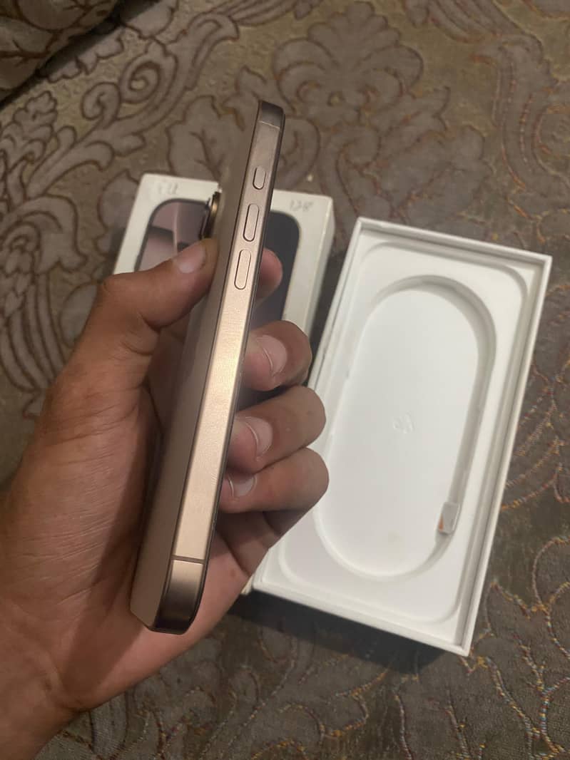 Iphone 16 pro 4
