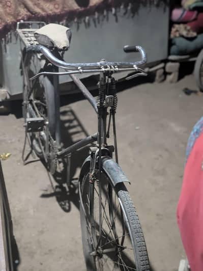 Heavy Duty Classic Roadster Bicycle - Reliable & Strong