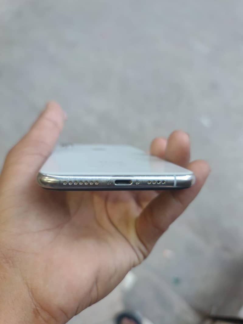 IPHONE XS MAX 4