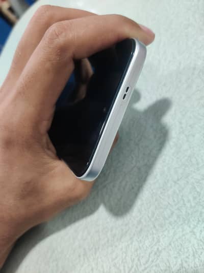8+128 4 month 4 use  warranty me ha mobile bettery 5160 mah