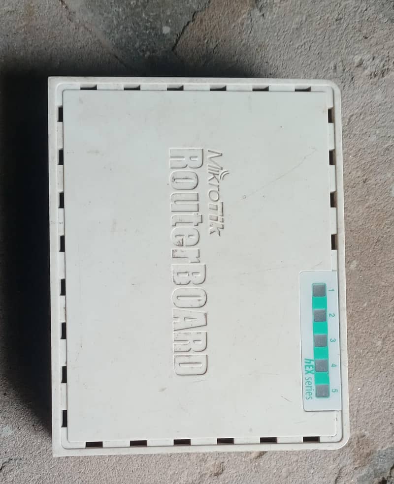 Mikrotik RB750Gr2 0
