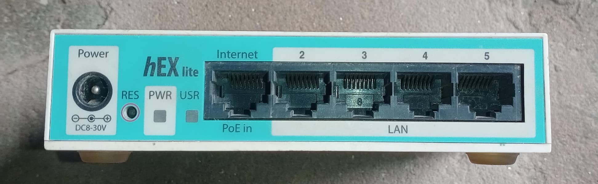 Mikrotik RB750Gr2 1