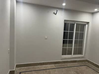 Luxury 2-Bed Flat | Prime Location Near Masjid &Amp; Market | Full Amenities &Amp; Elevator Access