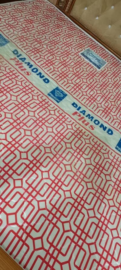 Diamond Dyna Plus Mattress - King Size (5-Inch) - Excellent Condition