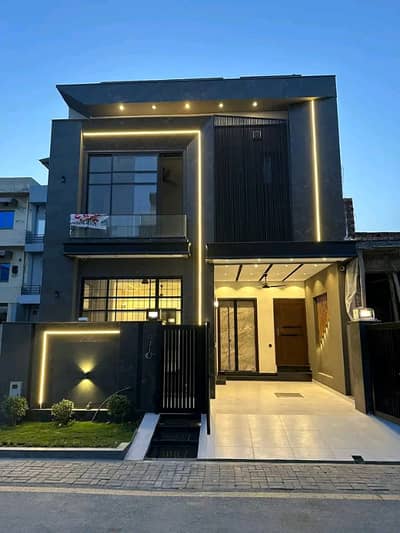 5 Marla Luxury House is Available for Rent in Bahria Town Lahore
