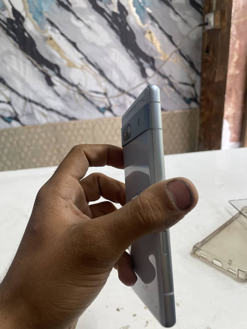 Google pixel 7a 4