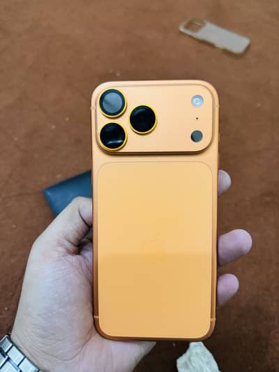 I PHONE 17 pro max. Factory unlock LLA. 10/10