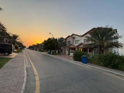 Bahria Homes 152 Sq Yd Villa For Sale Precinct-11B. 3 Bedrooms | Drawing, Dining, Closed Italian Kitchen & TV Lounge. Near Entrance | Near Murree Point | Huge Greenbelt | Close to Parks, Mosques & Shopping Gallery. Just 8 Min Drive from Main Gate.