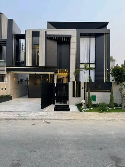 10 Marla Luxury House is Available for Rent in Bahria Town Lahore