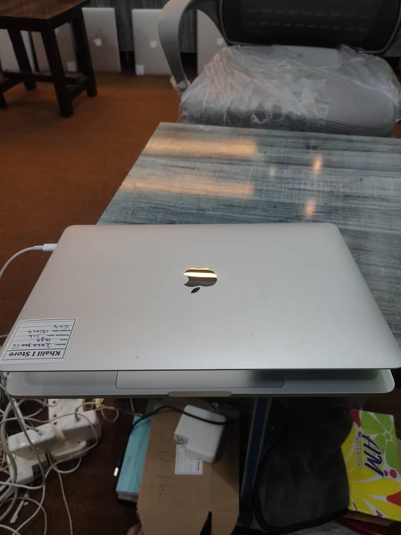 MACBOOK PRO 2020 8