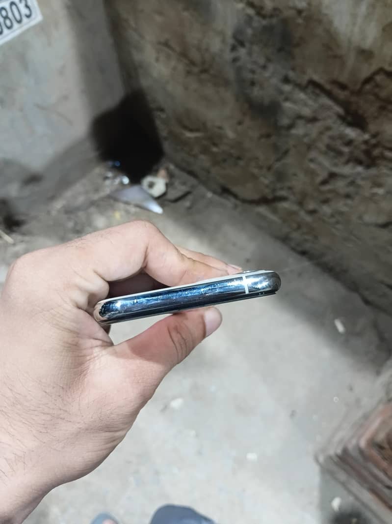 iphone 11 pro 4