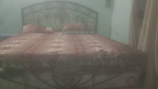 Iron bed for urgent sale in good condition without matrice. . .