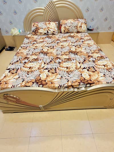 Dico paint GOLDEN- Bed with dressing table (Master Molty foam Matres )