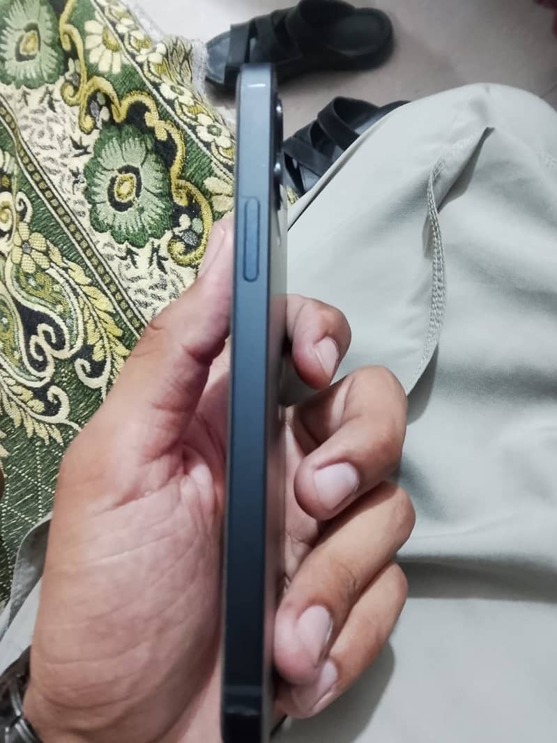 iPhone 12 0