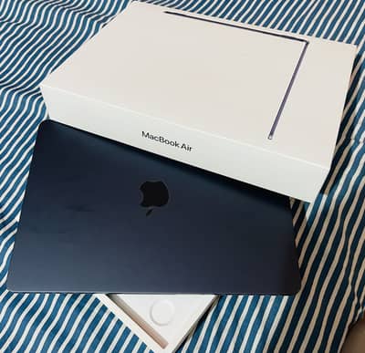 MacBook Air 13" (M5 Chip) - 16GB RAM / 512GB SSD - Like New