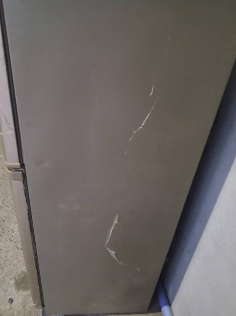 Fridge Dawlance 3