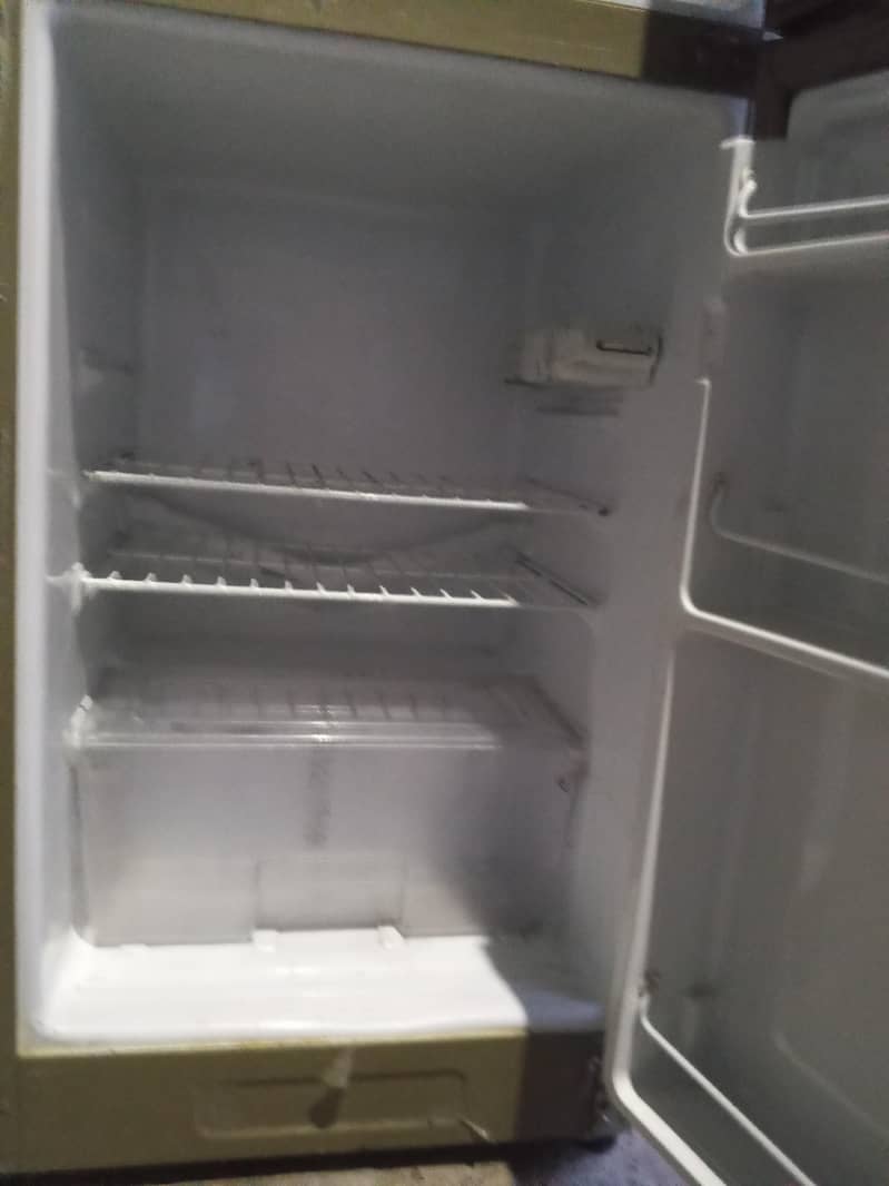 Fridge Dawlance 8