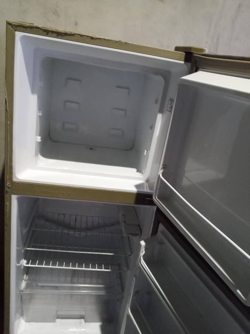 Fridge Dawlance 9